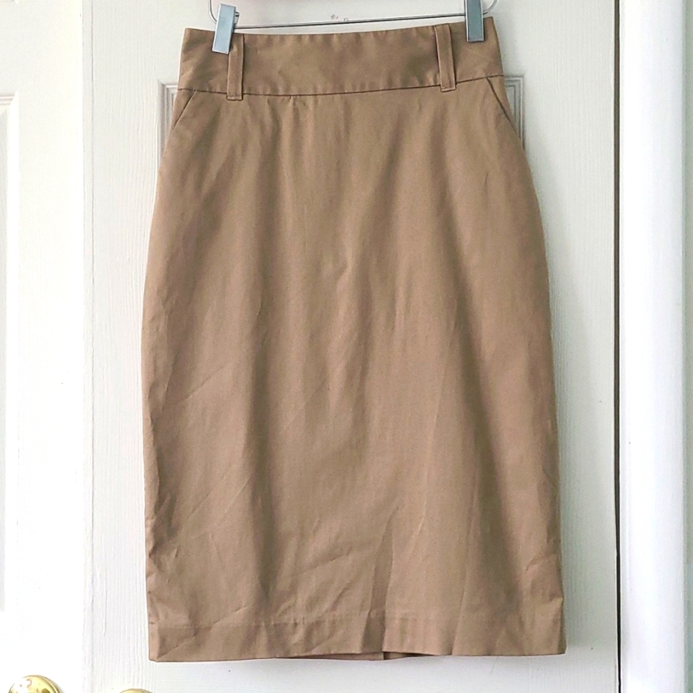 Khaki Banana Republic pencil skirt